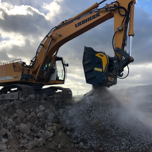 MB Crusher BF120.4 S4 -- excavatoare 30 - 45 t. de vanzare