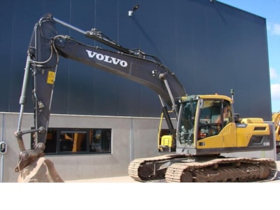 Excavator senile Volvo EC220DL de vanzare